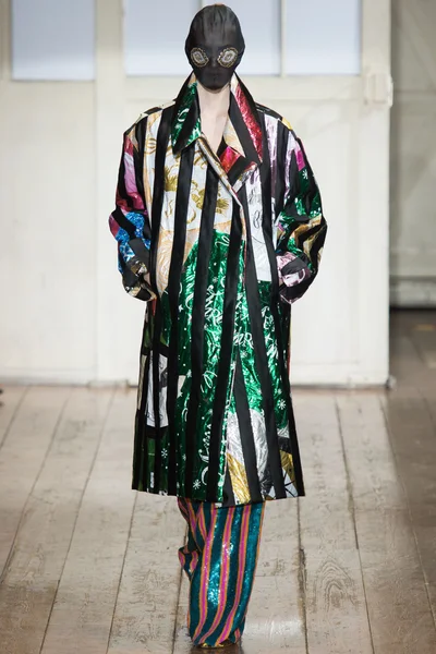 Look 17